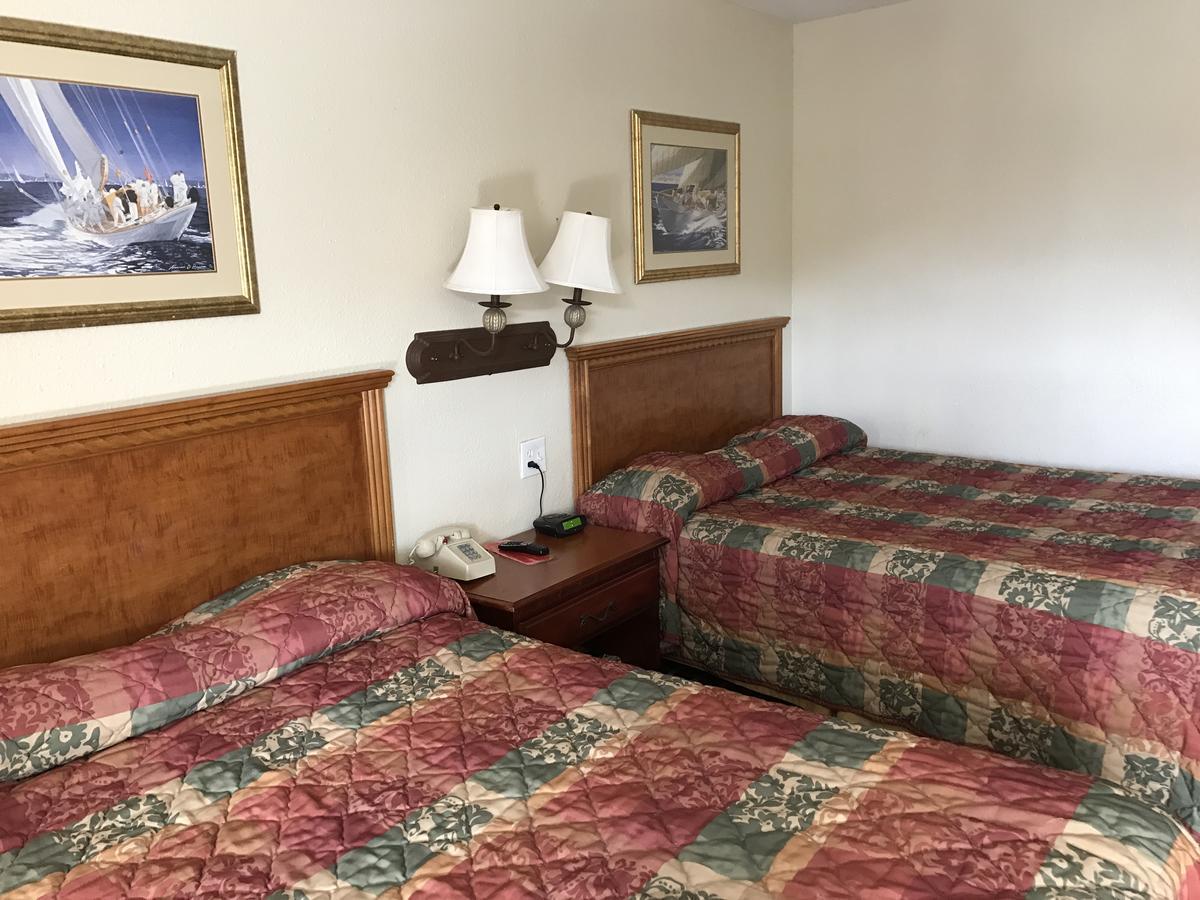 Millville Motorsports Inn And Suites Room photo